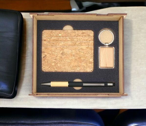 Подарочный набор Римини / В набор входит картхолдер Set, брелок Woody S и ручка металлическая Сайрис софт-тач, в подарочной коробке